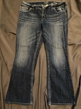 Silver Jeans Women's Flare Jeans in Dark Blue Wash